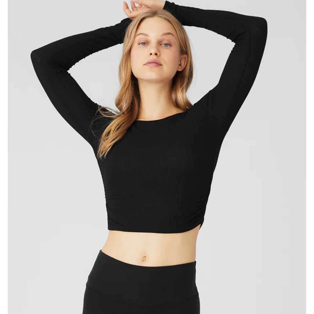 Alo Gather long sleeve ribbed crop size medium. NWT!